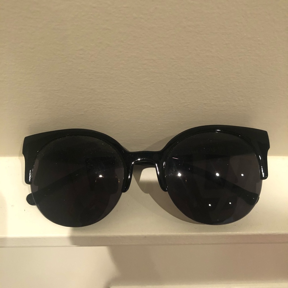 Lightweight sunglasses